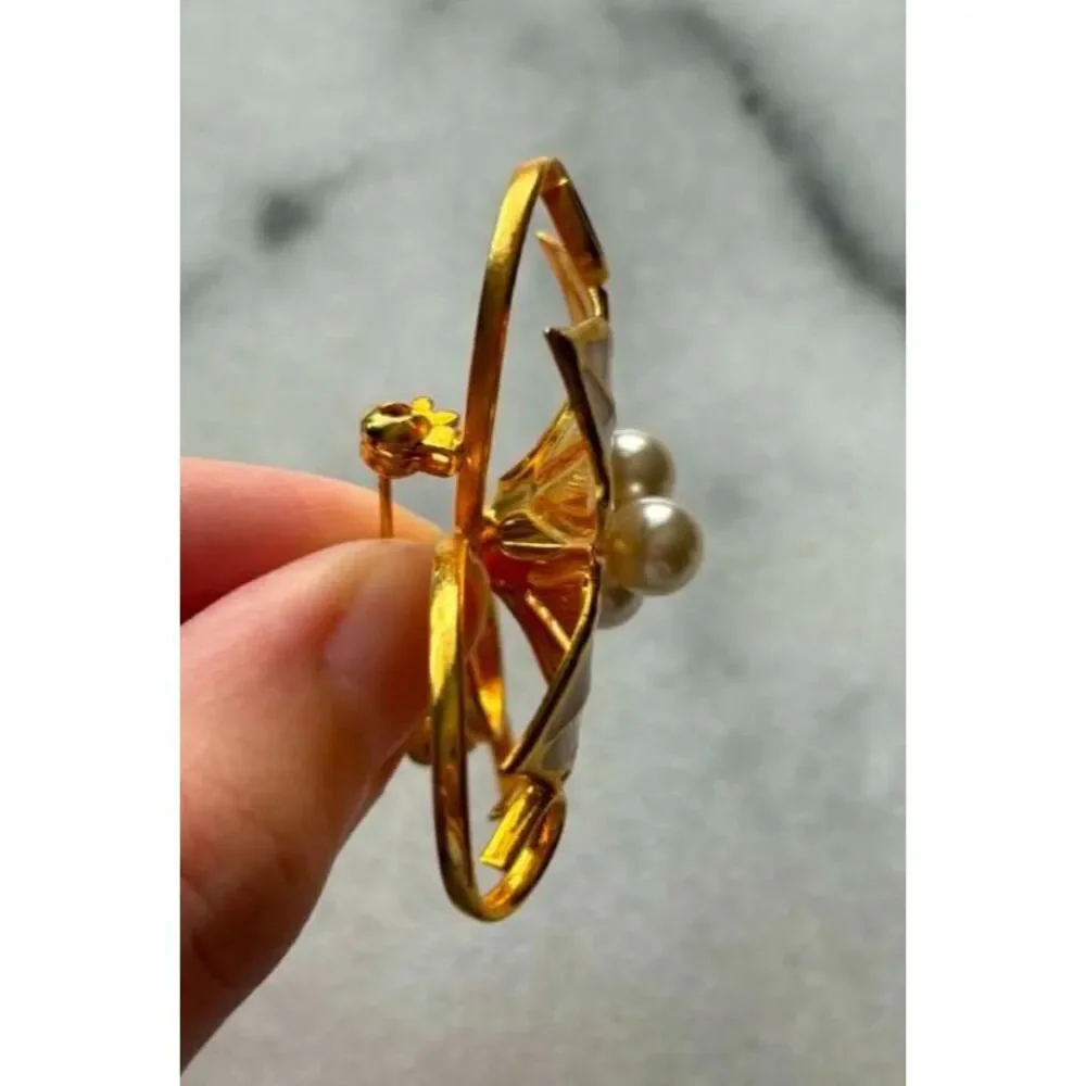 Vintage Enamel Flower Brooch Faux Pearl White Petal Gold Tone 80s Taiwan